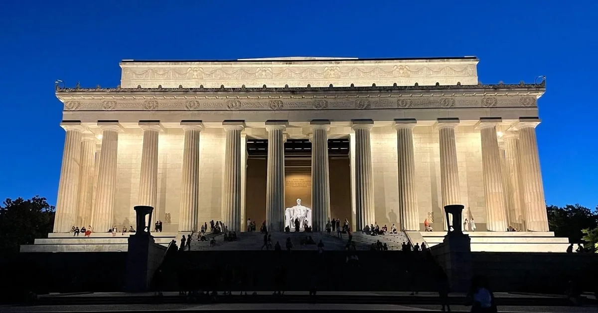 Sherazade's Washington: Monuments in Meaning