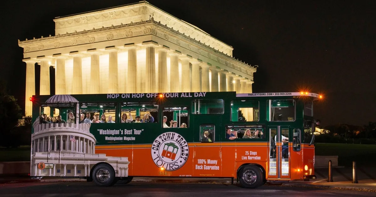 The nighttime trolley tour of the Washington DC monuments