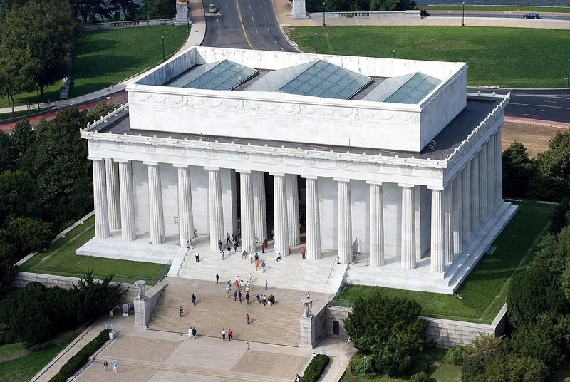 The Lincoln Memorial in daylight, its Doric colonnade seen from the Mall